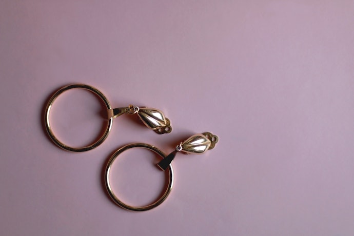 Paddle back clip on, tinggal klik dan anting pun akan terpasang
