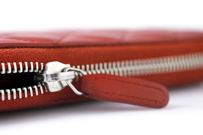 Penutup ritsleting, velcro, atau tali serut: Cari yang awet dan praktis dibuka tutup
