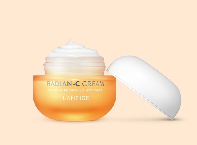 Radian-C, mengandung vitamin C untuk mengatasi bintik hitam