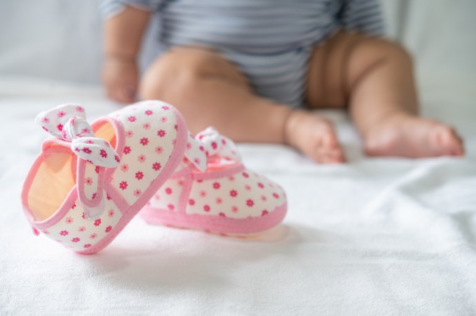 Untuk bayi usia 0-9 bulan yang belum bisa berjalan, pilih crib shoes