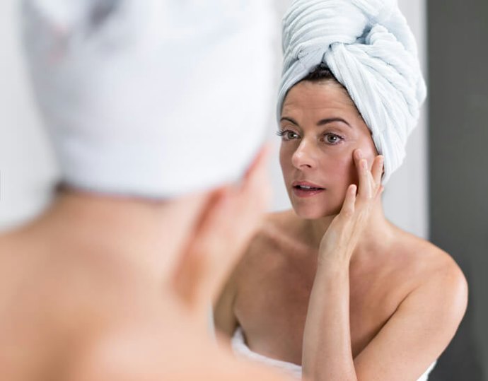 Kulit berminyak: Primer yang menyerap sebum dan tidak menyumbat pori