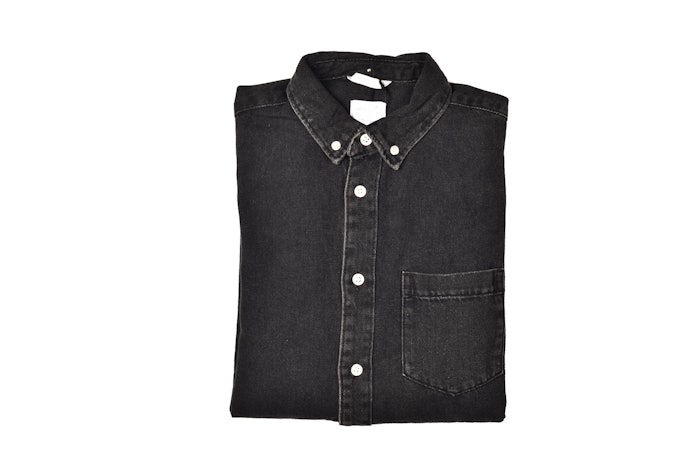 Buttondown collar: Memiliki kancing tambahan agar tampak lebih rapi