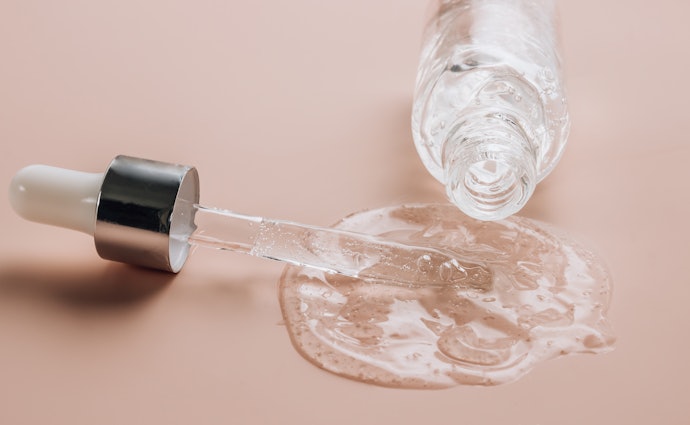 Untuk pengguna lanjutan: Pilih krim dengan kandungan retinol 0,5-2% atau retinaldehyde 0,05-1%