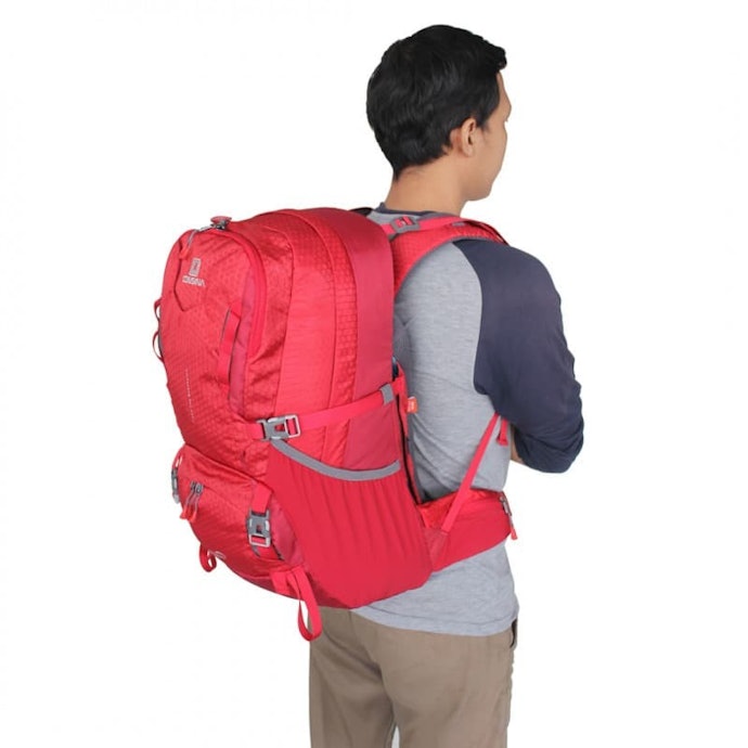Kapasitas 25–40 liter, untuk pendakian satu hingga dua hari