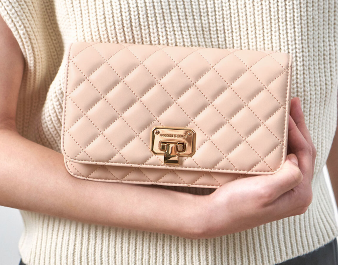 Clutch: Pas dibawa saat pesta