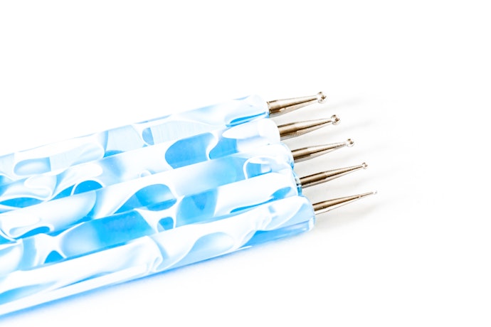 Dotting tool brush: Untuk membuat pola titik-titik