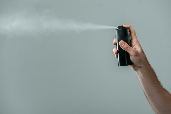 Namun, jika kulit sensitif, hindari deodorant alkohol, utamakan kandungan antiperspirant-nya saja