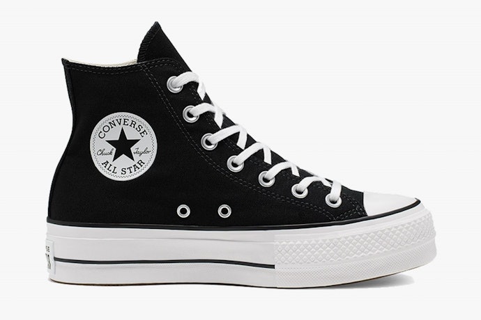 High top, potongan sepatu lebih tinggi dari mata kaki