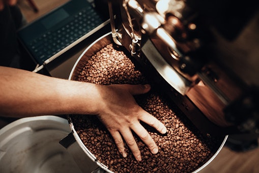 Fitur kontrol suhu, dapat menghasilkan karakteristik rasa kopi tertentu