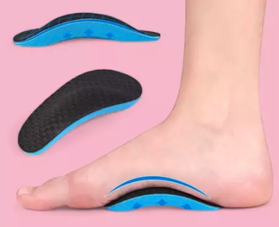 Arch support: Membantu mengurangi tekanan pada flat foot atau kaki datar