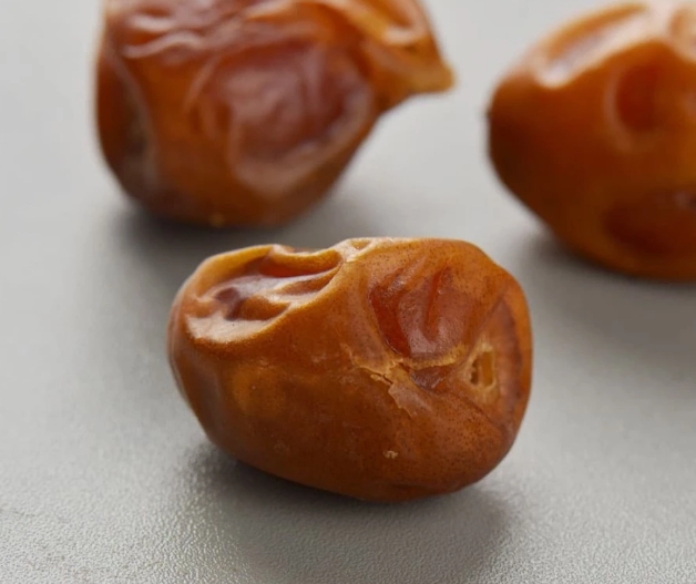Kurma Khalas: Teksturnya tidak lengket berlebih saat dikunyah