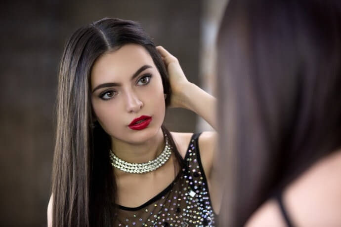 Tipe cair, untuk makeup tahan lama dan tidak mudah luntur