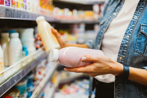 Full fat yogurt: Kadar nutrisinya lebih tinggi dibandingkan low fat yogurt dan non fat yogurt