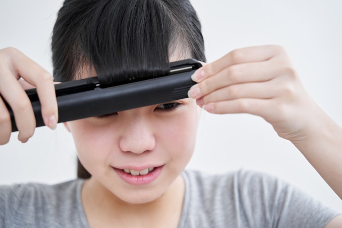 Bila rambut kering akibat alat styling, pilih kandungan keratin atau vitamin E