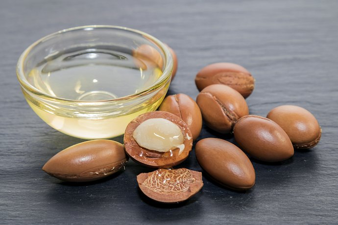 Argan oil: Mempertahankan warna rambut yang diwarnai lebih lama
