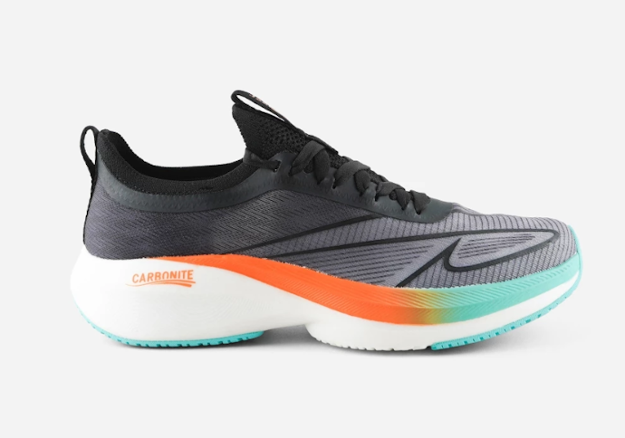 Untuk kaki yang lebar, akan lebih baik pilih bagian outsole yang menonjol dari upper