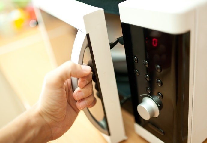 Serbaguna, dapat digunakan dalam oven dan di atas kompor