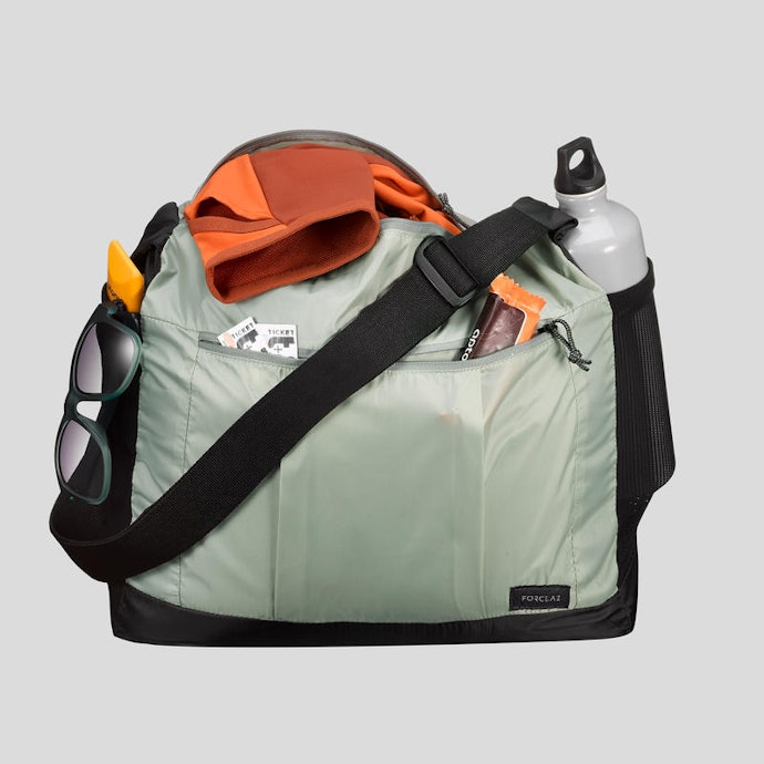 Tas selempang dan tote bag : Anda bisa menjangkau barang bawaan dengan mudah
