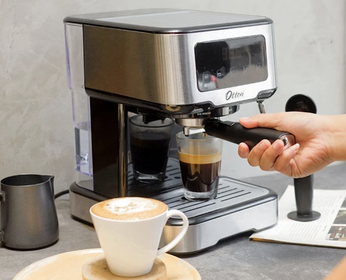 Untuk menikmati cafe latte atau cappuccino ala coffee shop: Pilih mesin espresso