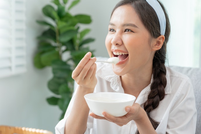 Untuk orang dewasa: Pilih yoghurt dengan kandungan gula tak lebih dari 5 g