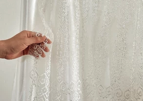 Untuk gaun pengantin atau dress pesta: Kain brokat prancis, prada, semi prancis atau italy