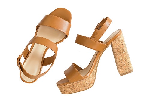 Open toe sandals: Terlihat lebih santai, tetapi feminin