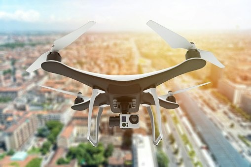 Fitur hover otomatis, drone tetap stabil saat tidak digerakkan