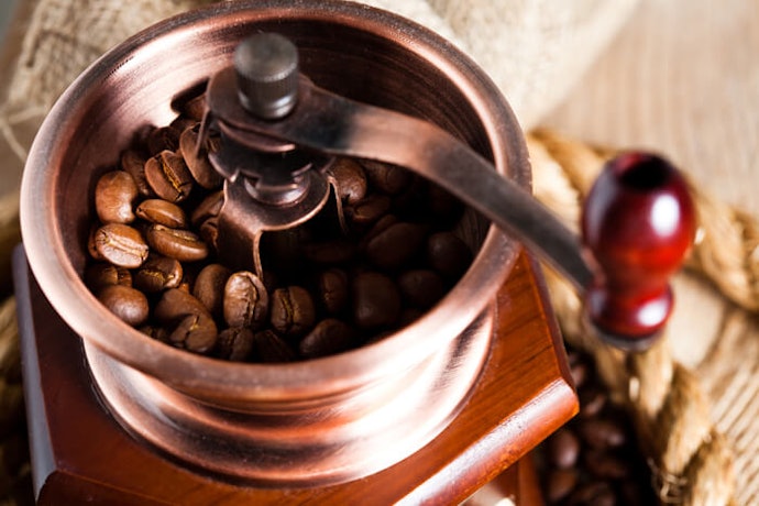 Grinder manual tanpa tutup, untuk Anda yang ingin menikmati aromanya
