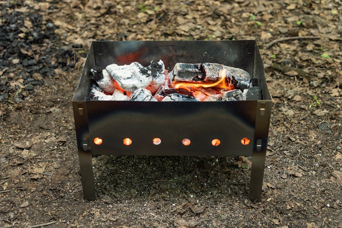 Kompor kayu, apabila Anda ingin kompor yang lebih ramah lingkungan dan memanfaatkan sumber bahan bakar kayu yang ada di area camping