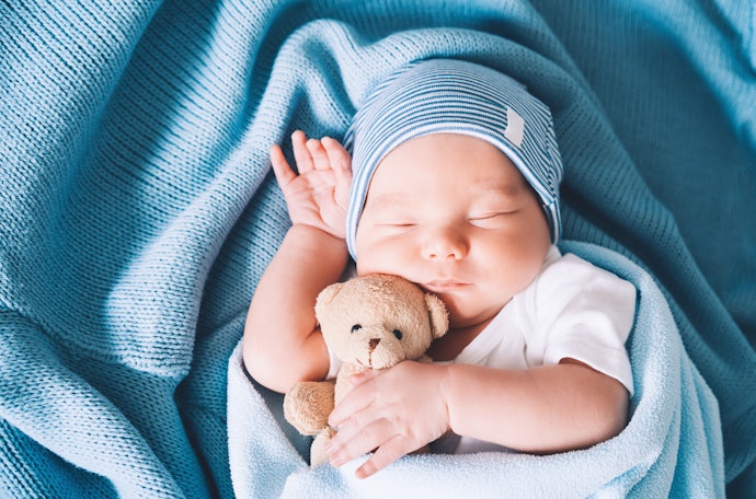 Untuk bayi new born sampai usia 6 bulan: Bahan katun atau rayon lebih lembut untuk kulit bayi