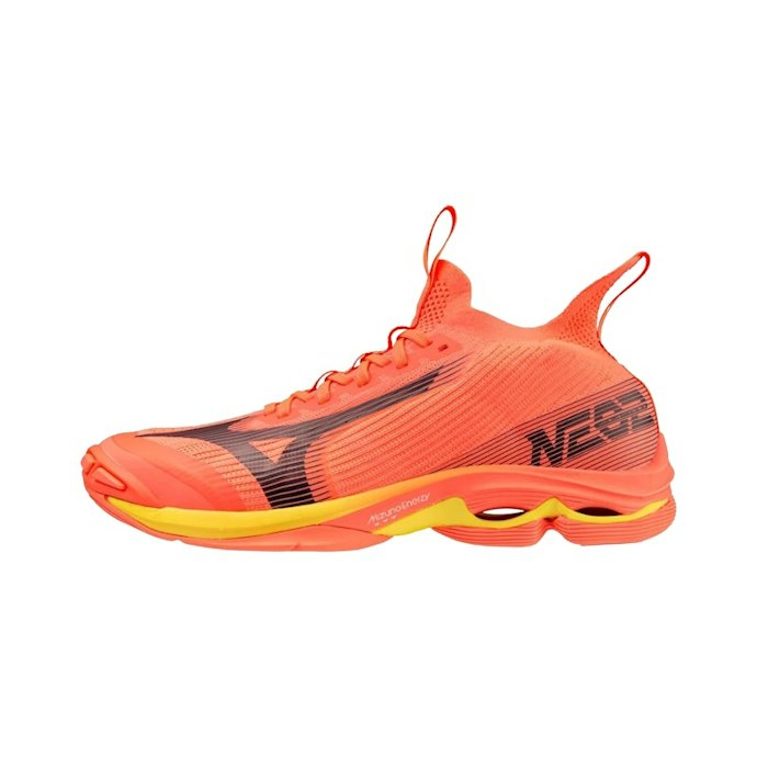 Wave Lightning Neo, bantalan bouncy membuat lompatan lebih tinggi