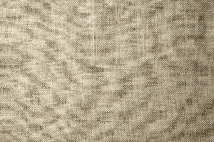 Linen, ringan dan breathable sehingga cocok dipakai pada siang hari
