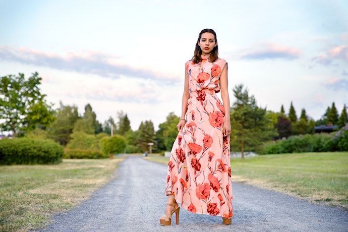 Maxi dress, pasangan yang tepat untuk high heels