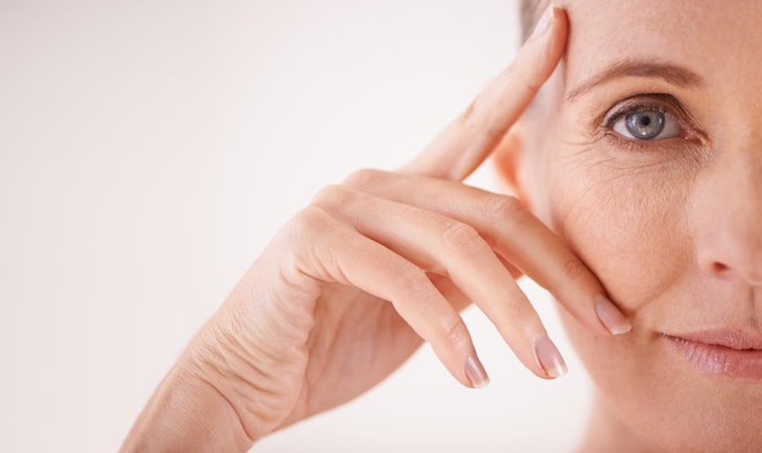 Untuk efek anti-aging, pertimbangkan kandungan retinol, peptida, glutathione, dan glycolic acid