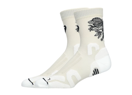 Untuk voli: Cari kaos kaki ASICS yang memiliki desain seamless untuk mengurangi iritasi