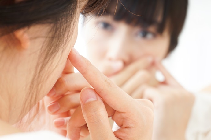 Salicylic acid dan witch hazel: Bisa dipilih jika produksi sebum kamu berlebih, bahkan sampai menimbulkan jerawat