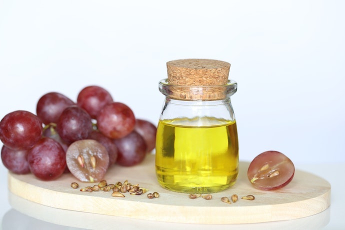 Grape seed dan seaweed: Melindungi rambut agar tetap kuat dan tidak rusak