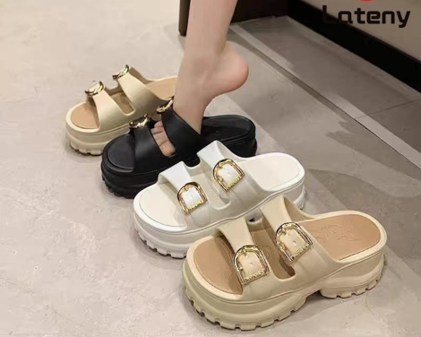 Lateny, sandal wedges yang fancy dan nyaman berkat sol tebal yang tidak berat di kaki
