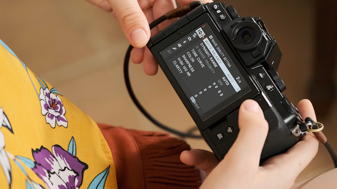 Touch screen, menggunakan layar LCD kamera jadi makin mudah