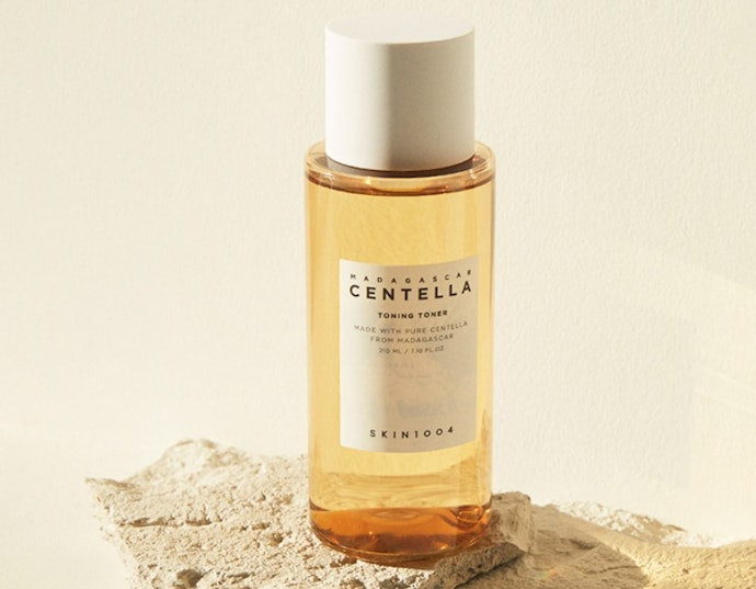 Skin1004, berfokus pada produk skincare berbahan Centella asiatica untuk kulit sensitif