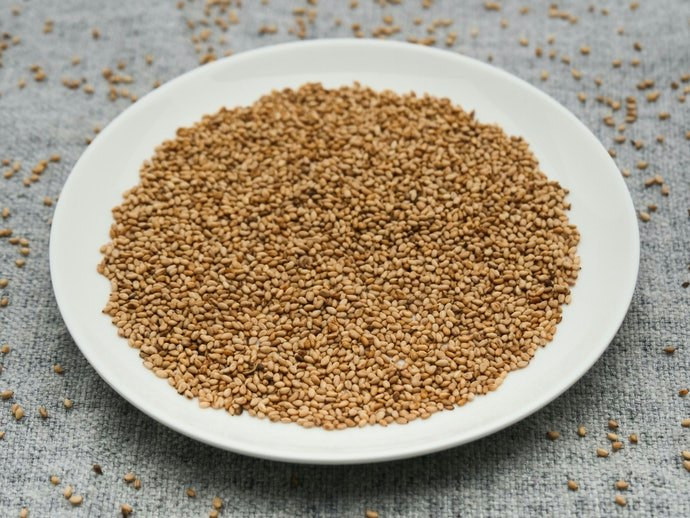 Wijen utuh, topping untuk berbagai masakan