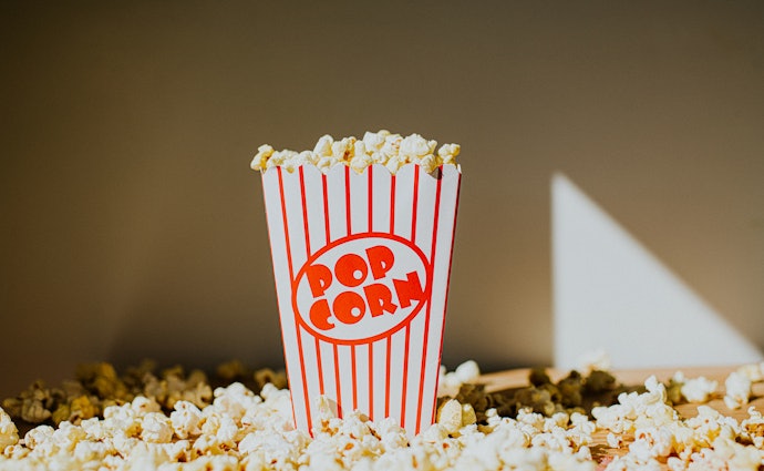 Popcorn atau snack berondong jagung, terbuat dari biji jagung utuh