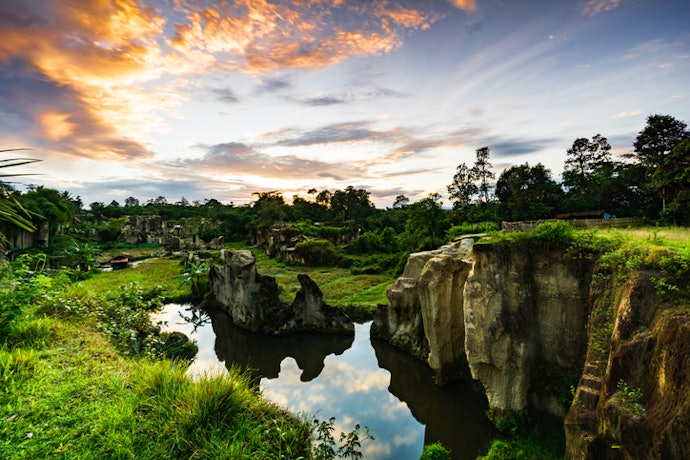 Kabupaten Tangerang, memiliki pantai dan tebing