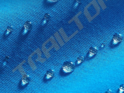 Dalam pemilihan tape olahraga, pertimbangkan juga yang mempunyai klaim 'waterproof'