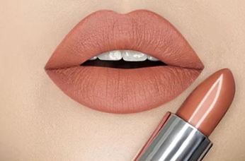 Seri Intense Matte, tekstur creamy yang melembapkan bibir