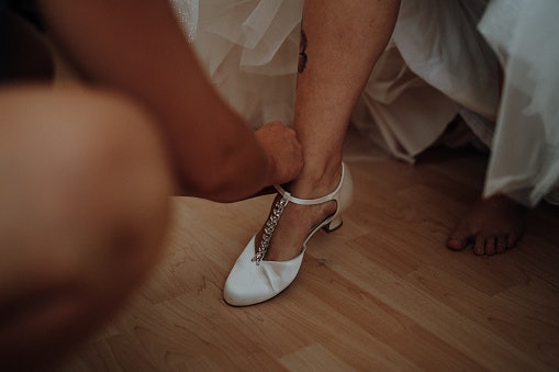 Slingback pumps untuk tampilan yang lebih feminin