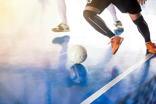 Indoor court, sepatu lebih rata di lapangan yang datar