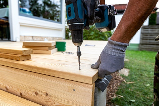 Bila kebutuhan Anda hanya untuk melubangi kayu, besi, aluminium, atau baja ringan, gunakan bor listrik tanpa impact drill