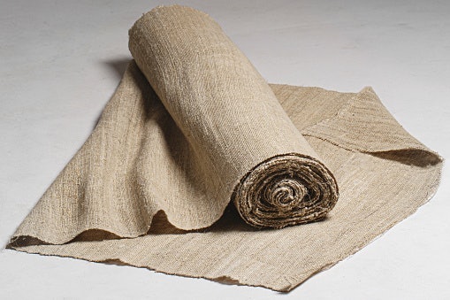 Linen: Tekstur halus dan memberi kesan natural