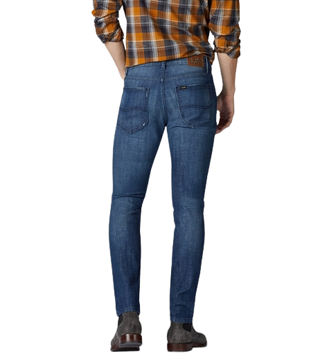 Skinny fit, menonjolkan bentuk tungkai Anda